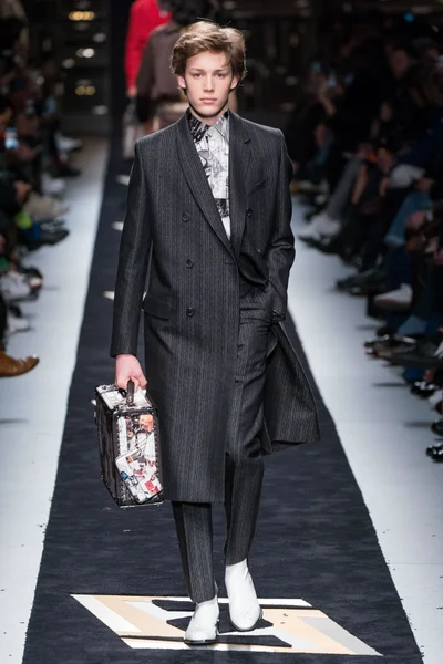 Look 27